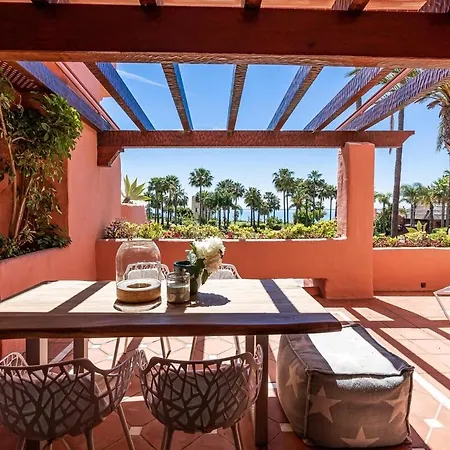 The Sapphire Hideaway Apartment