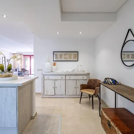 The Sapphire Hideaway Apartment *