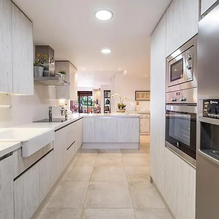 The Sapphire Hideaway Apartment